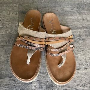 Women’s size 8.5 straps sandals Very G brand